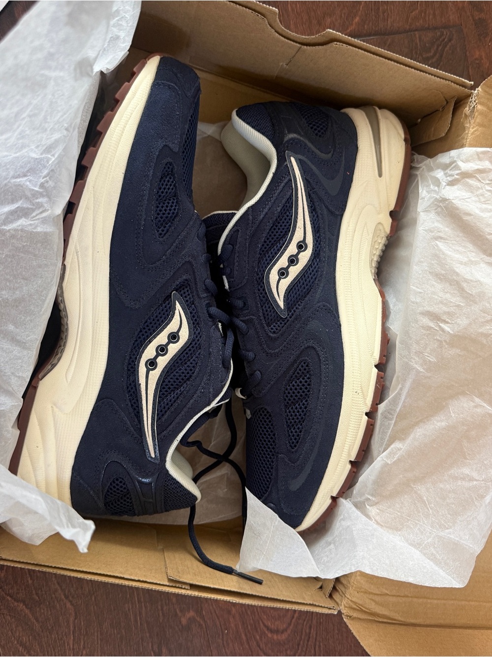 Saucony Men’s Navy and Cream Athletic Running Shoes